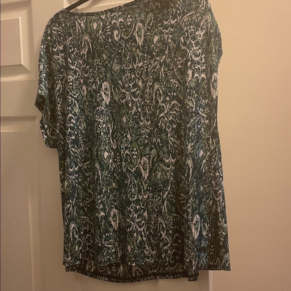 Relaxed Paisley Short Sleeve Top in Olive Green